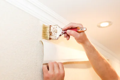 Pose de papier peint à Bajamont — revêtements muraux et toiles de verre